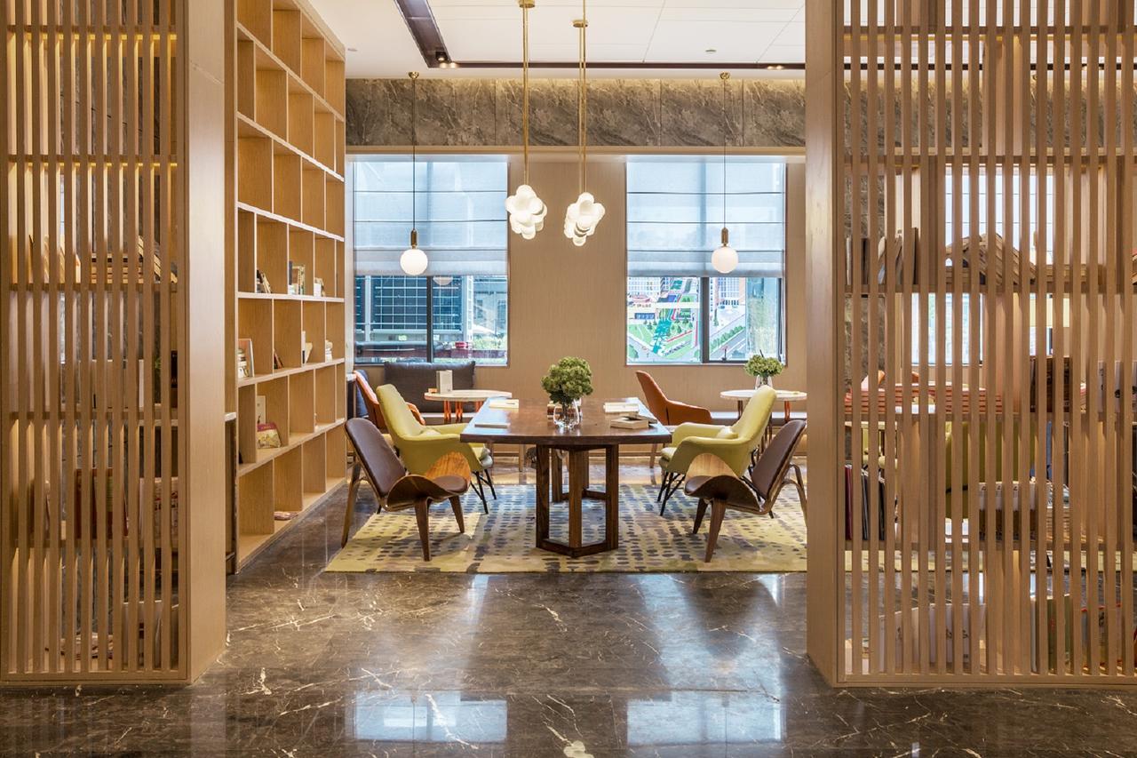 Shenzhen Bantian Huaweizhongcheng Atour Hotel Екстериор снимка