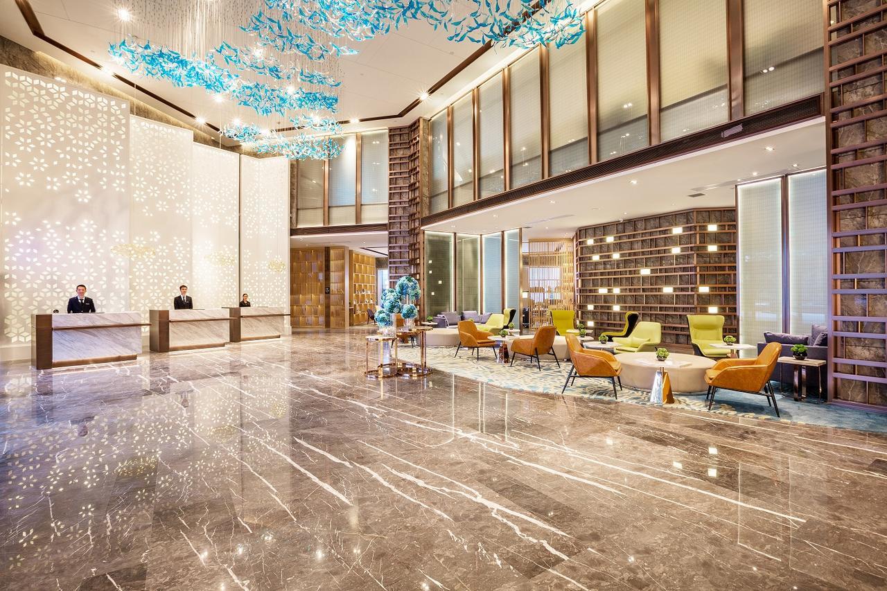 Shenzhen Bantian Huaweizhongcheng Atour Hotel Екстериор снимка