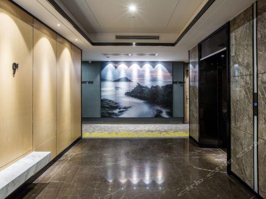 Shenzhen Bantian Huaweizhongcheng Atour Hotel Екстериор снимка