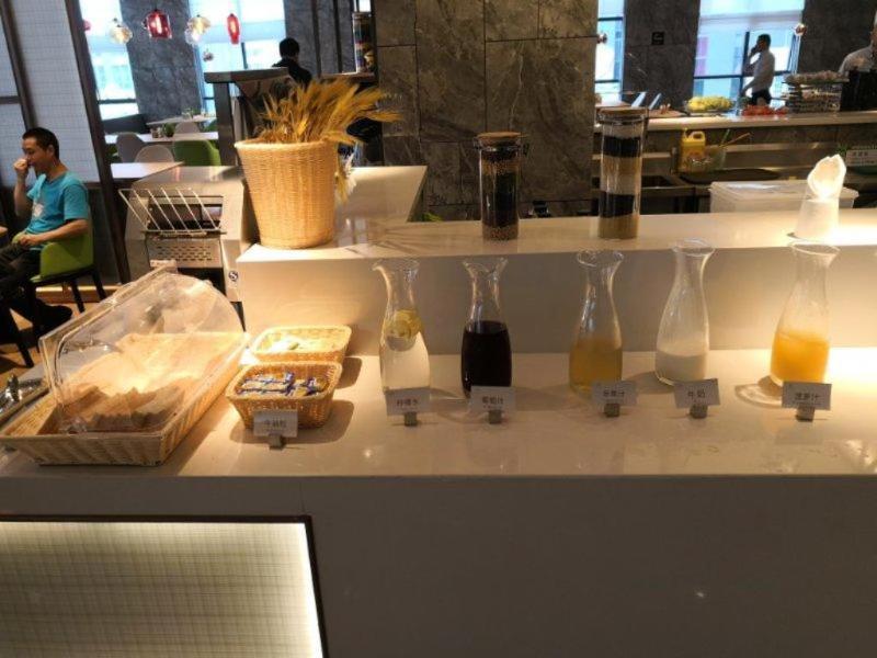 Shenzhen Bantian Huaweizhongcheng Atour Hotel Екстериор снимка